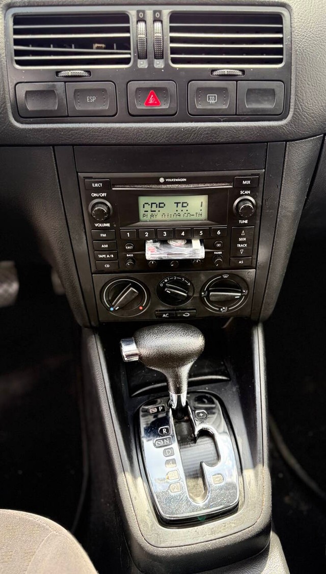 Volkswagen Jetta Vehicle Full-screen Gallery Image 11