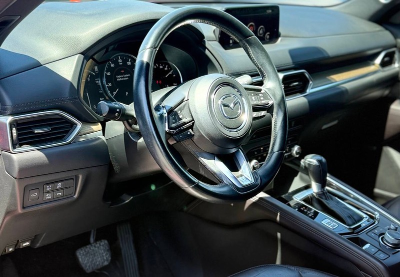 Mazda CX-5 Vehicle Full-screen Gallery Image 09