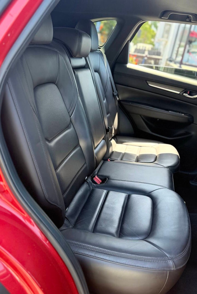 Mazda CX-5 Vehicle Full-screen Gallery Image 16