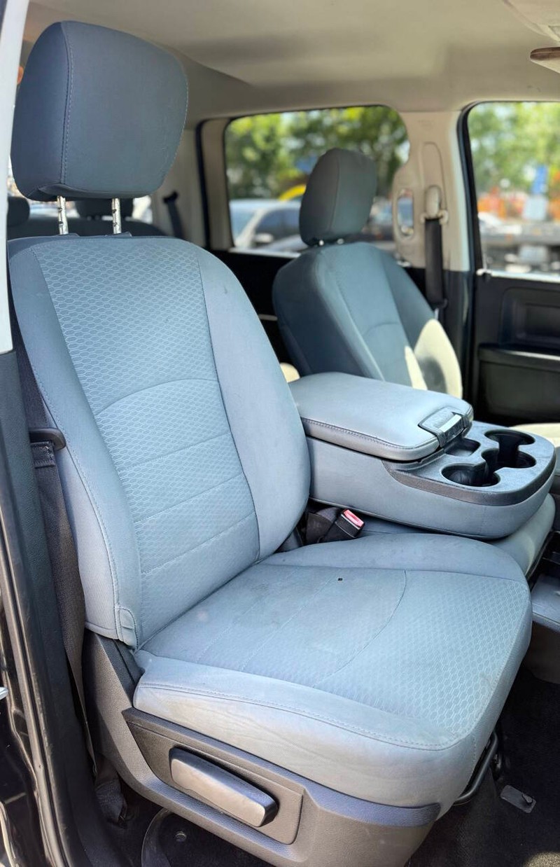 Ram 1500 Vehicle Full-screen Gallery Image 16