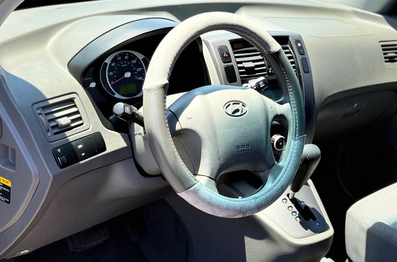 Hyundai Tucson Vehicle Full-screen Gallery Image 09
