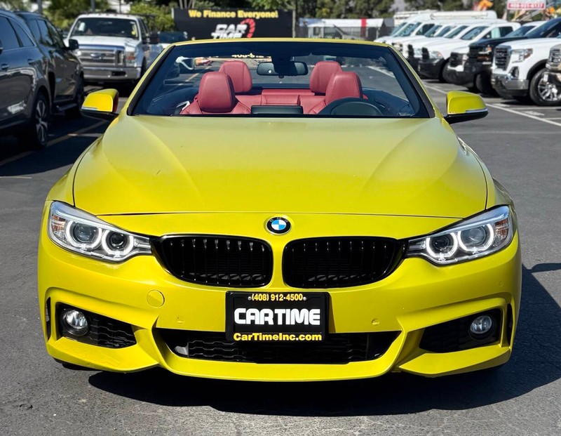 BMW 4 Series Vehicle Full-screen Gallery Image 03