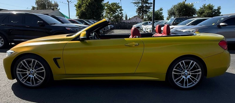 BMW 4 Series Vehicle Full-screen Gallery Image 04