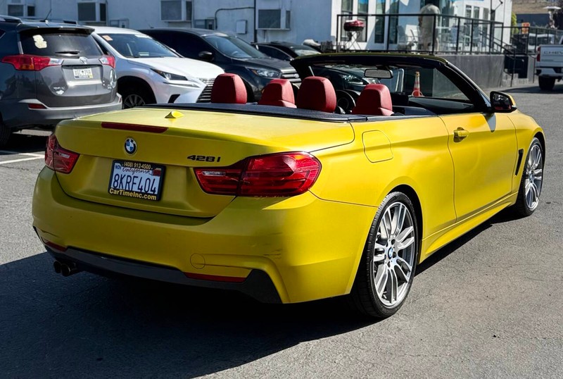 BMW 4 Series Vehicle Full-screen Gallery Image 06
