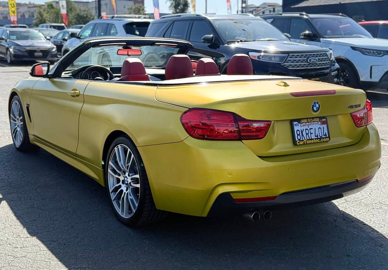 BMW 4 Series Vehicle Full-screen Gallery Image 08
