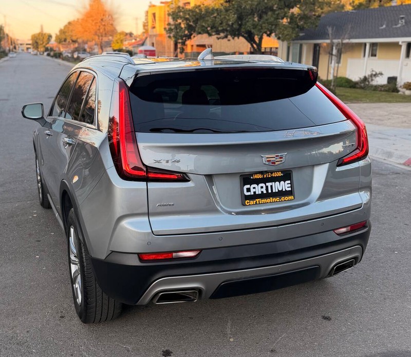 Cadillac XT4 Vehicle Full-screen Gallery Image 06