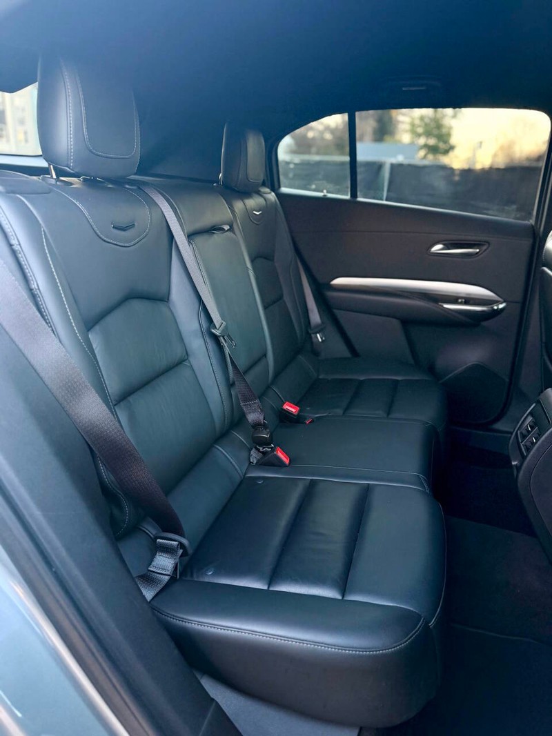 Cadillac XT4 Vehicle Full-screen Gallery Image 16
