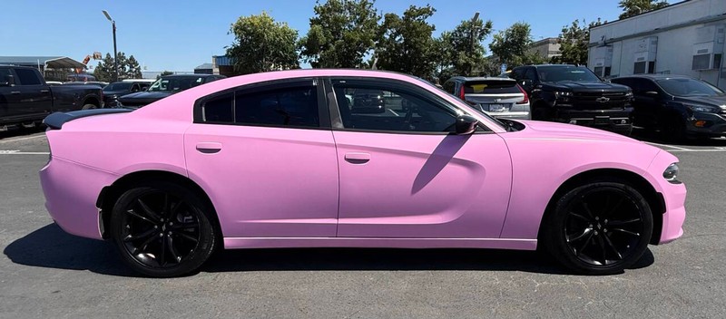 Dodge Charger Vehicle Full-screen Gallery Image 05