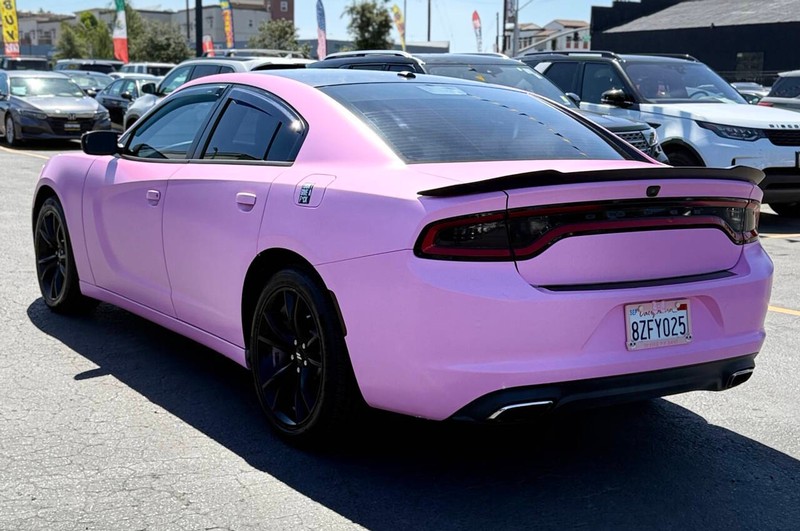 Dodge Charger Vehicle Full-screen Gallery Image 08