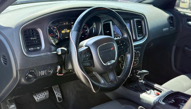 Dodge Charger Vehicle Full-screen Gallery Image 09