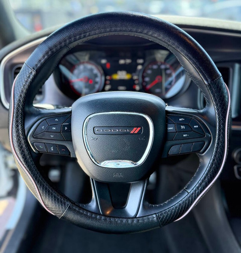 Dodge Charger Vehicle Full-screen Gallery Image 10