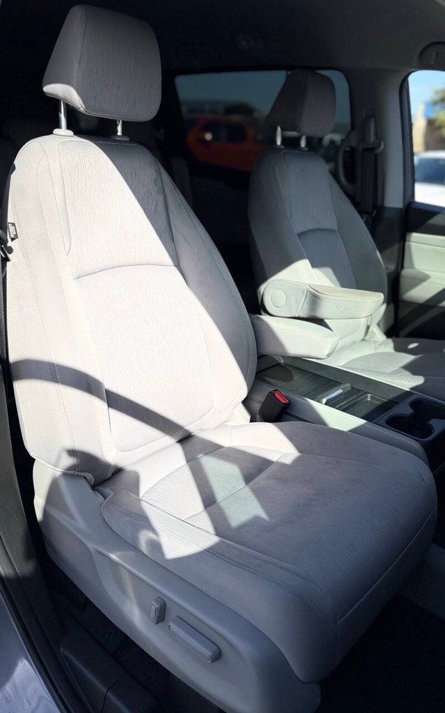 Honda Odyssey Vehicle Full-screen Gallery Image 13