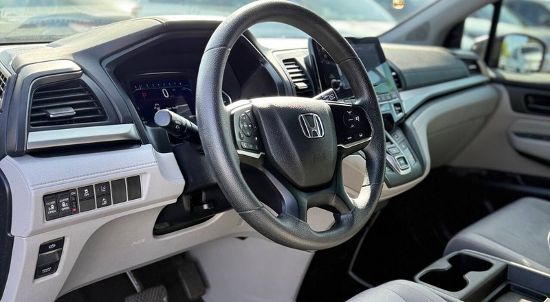 Honda Odyssey Vehicle Full-screen Gallery Image 09