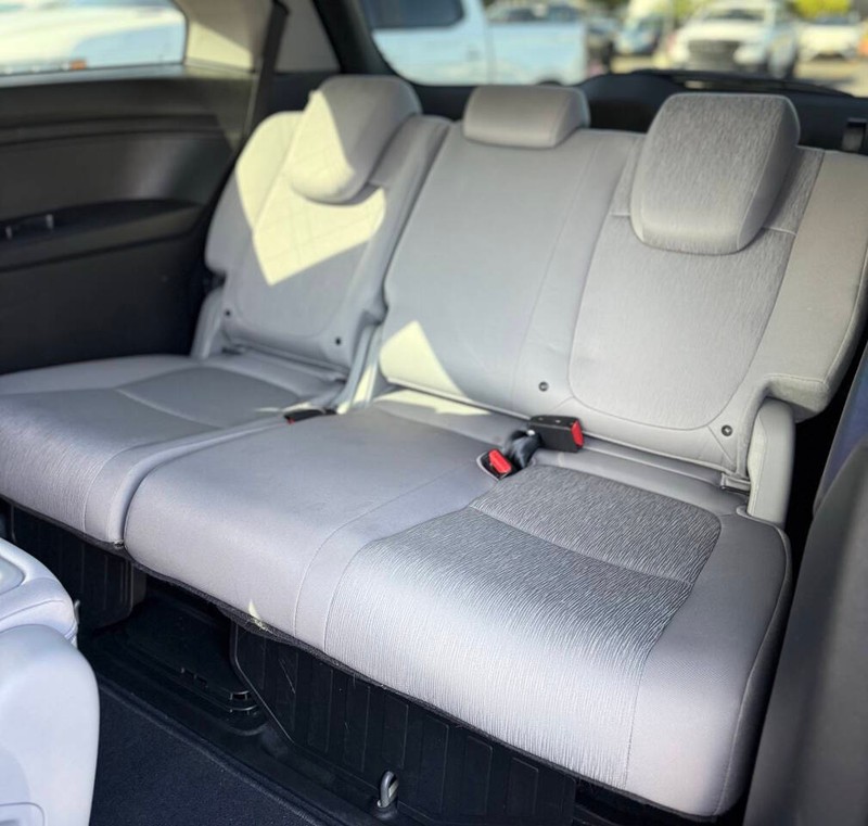 Honda Odyssey Vehicle Full-screen Gallery Image 16
