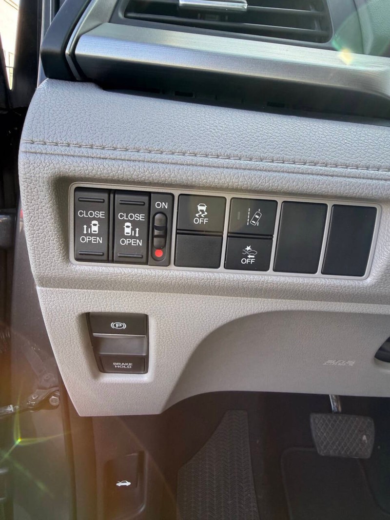 Honda Odyssey Vehicle Full-screen Gallery Image 18