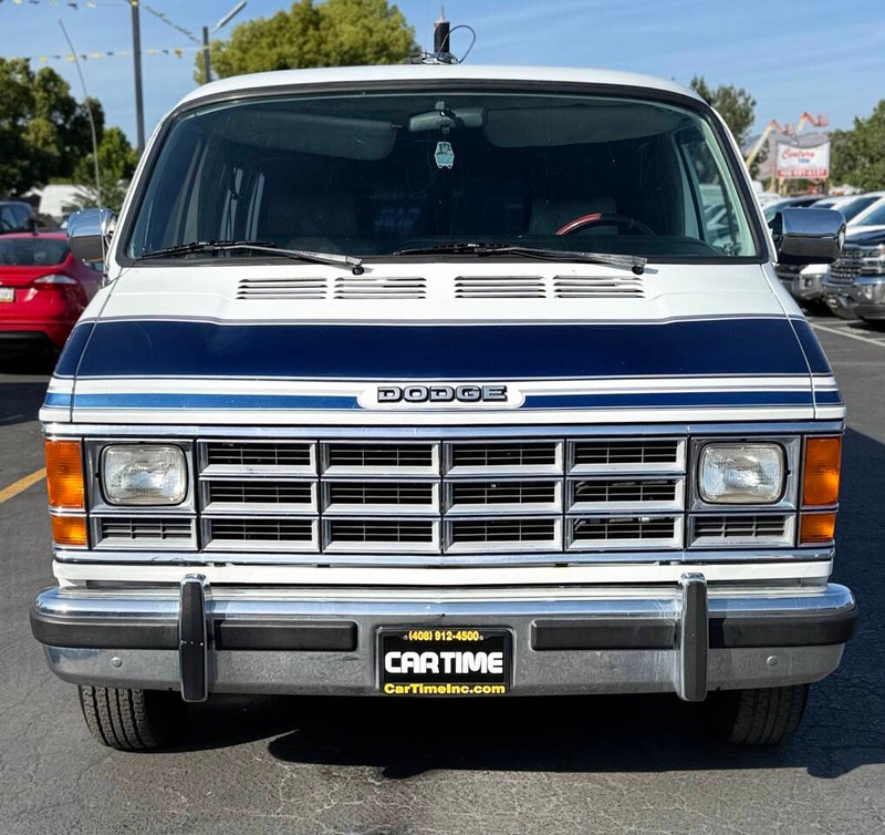 Dodge Ram Van Vehicle Full-screen Gallery Image 03