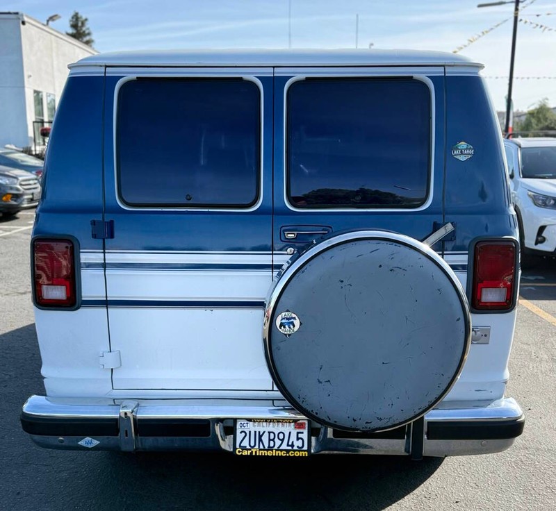 Dodge Ram Van Vehicle Full-screen Gallery Image 07