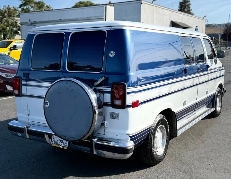 Dodge Ram Van Vehicle Full-screen Gallery Image 08