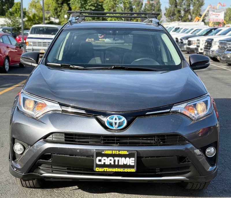 Toyota RAV4 Hybrid Vehicle Full-screen Gallery Image 03