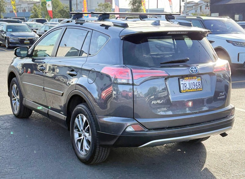 Toyota RAV4 Hybrid Vehicle Full-screen Gallery Image 10