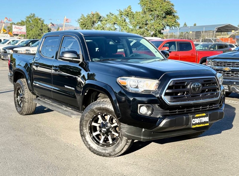 Toyota Tacoma Vehicle Full-screen Gallery Image 03