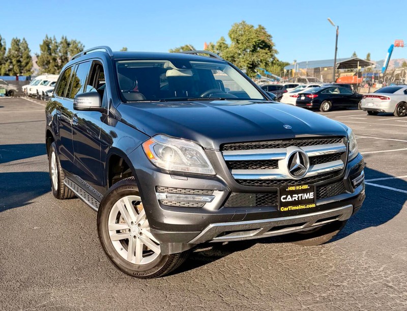 Mercedes-Benz GL-Class Vehicle Full-screen Gallery Image 02