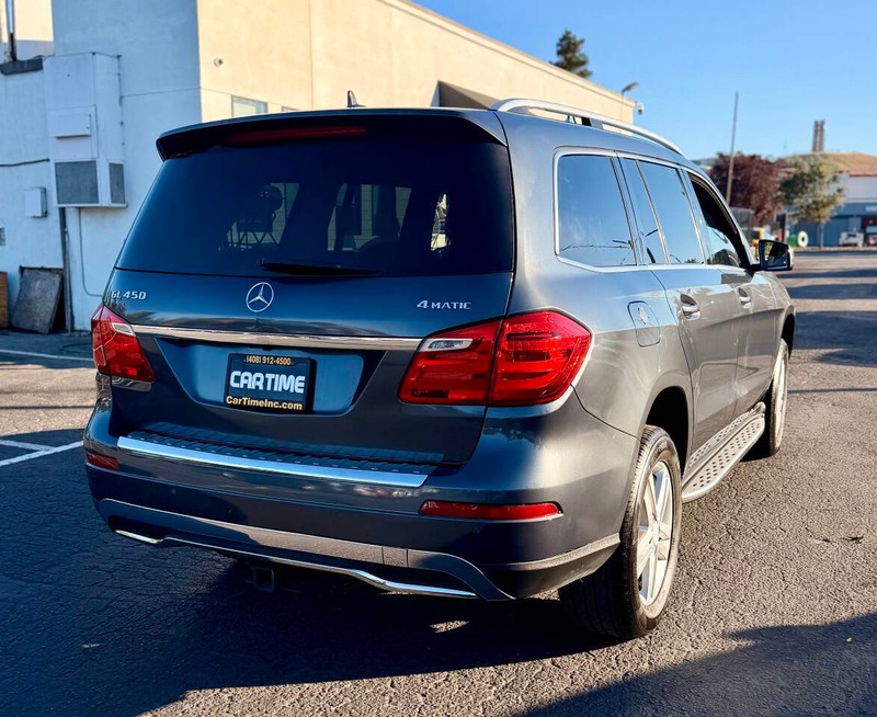 Mercedes-Benz GL-Class Vehicle Full-screen Gallery Image 08