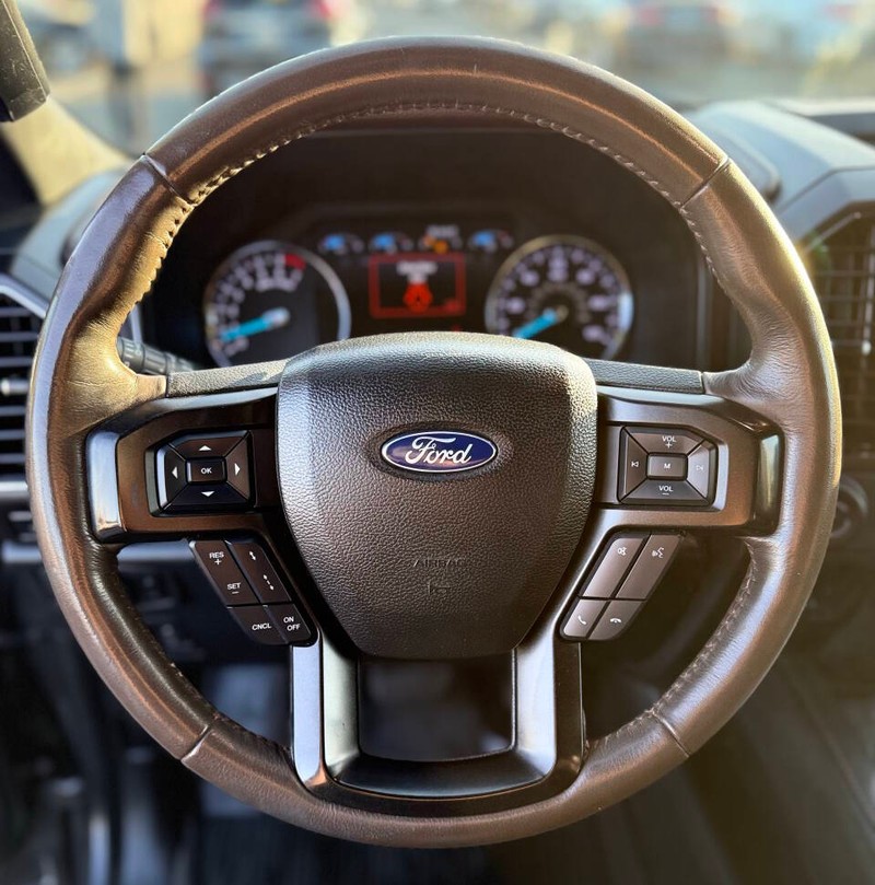 Ford Expedition Max Vehicle Full-screen Gallery Image 10