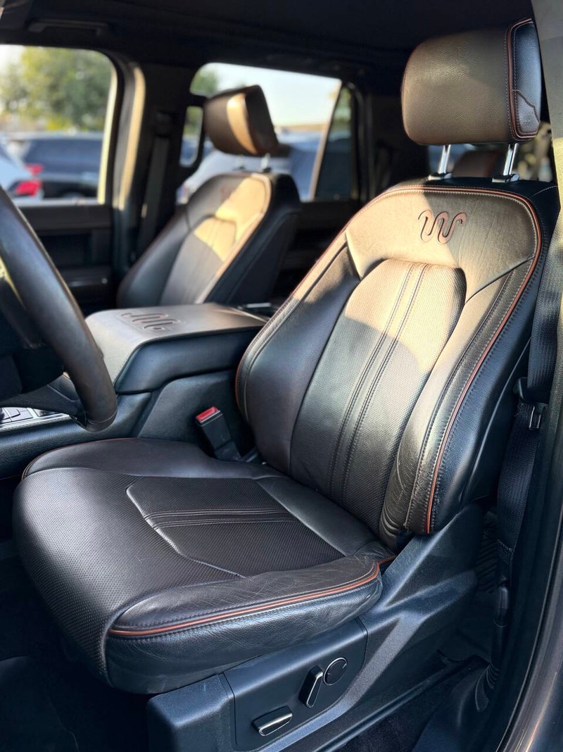 Ford Expedition Max Vehicle Full-screen Gallery Image 12