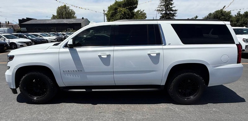 Chevrolet Suburban Vehicle Full-screen Gallery Image 04
