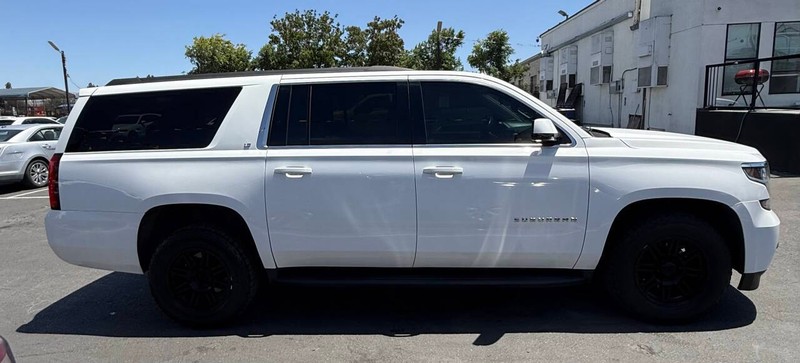 Chevrolet Suburban Vehicle Full-screen Gallery Image 05