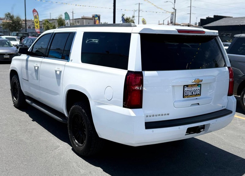 Chevrolet Suburban Vehicle Full-screen Gallery Image 08