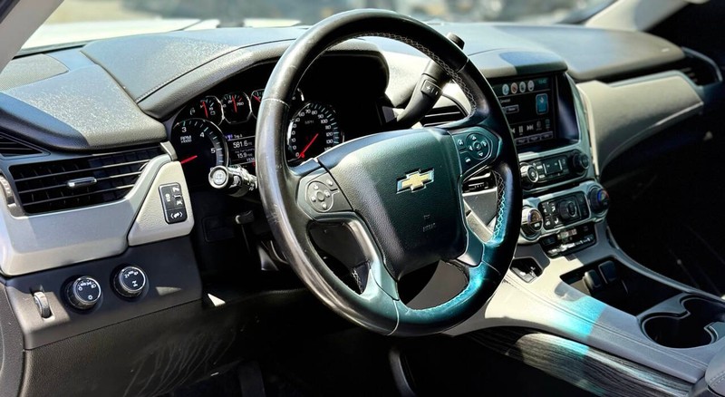 Chevrolet Suburban Vehicle Full-screen Gallery Image 09