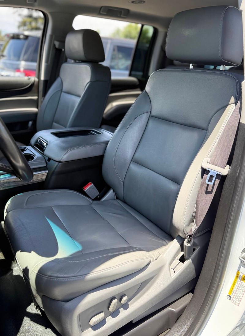 Chevrolet Suburban Vehicle Full-screen Gallery Image 12