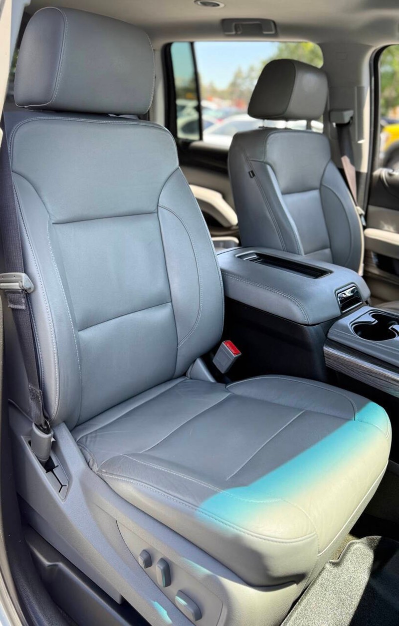 Chevrolet Suburban Vehicle Full-screen Gallery Image 13