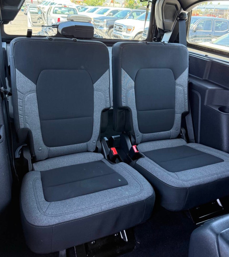 Ford Bronco Vehicle Full-screen Gallery Image 14