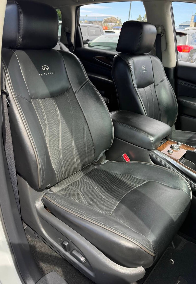 INFINITI JX35 Vehicle Full-screen Gallery Image 13
