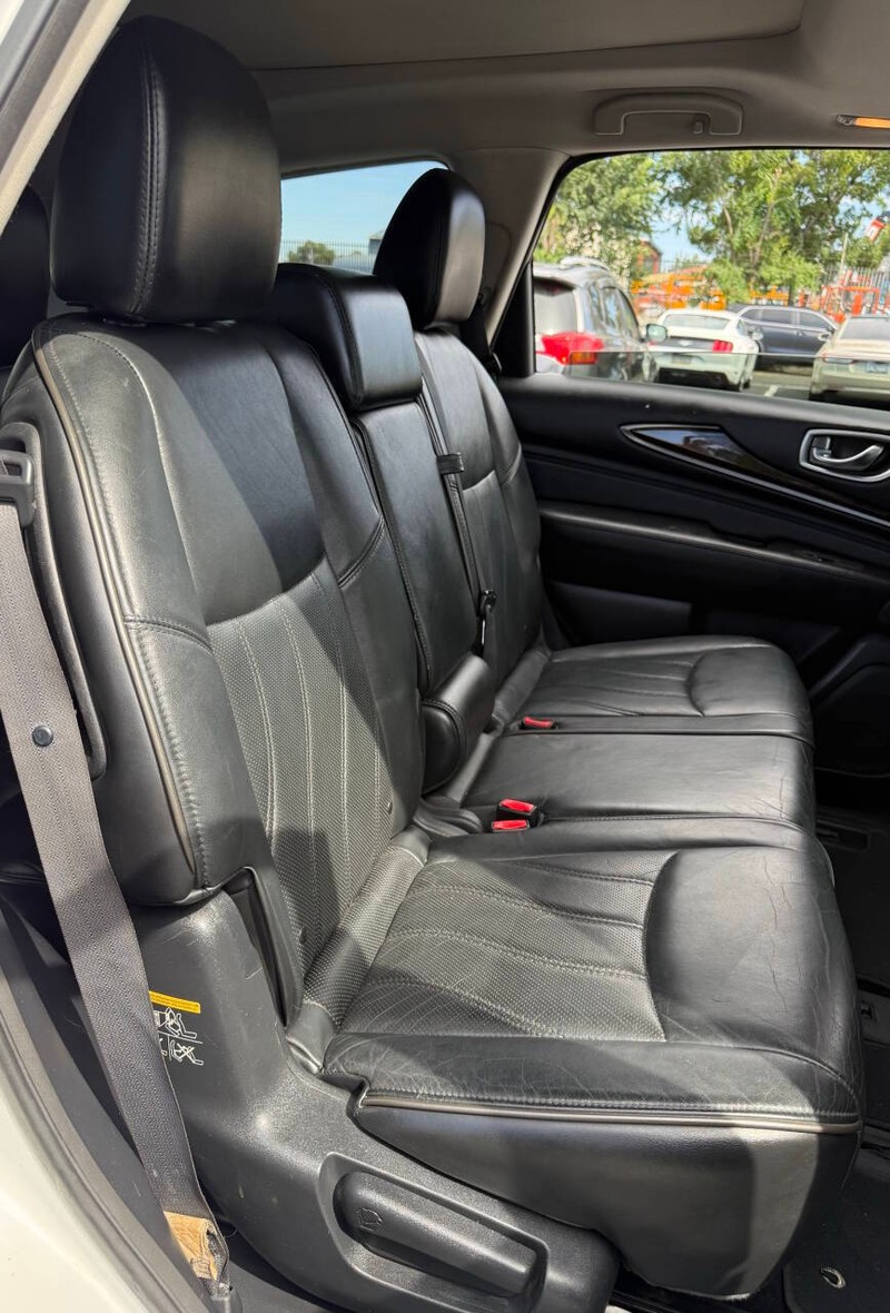 INFINITI JX35 Vehicle Full-screen Gallery Image 14
