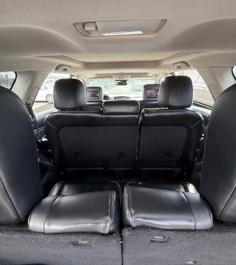 INFINITI JX35 Vehicle Full-screen Gallery Image 17