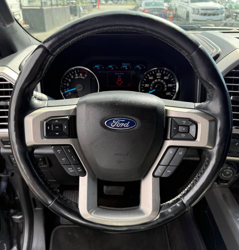 Ford F-150 Vehicle Full-screen Gallery Image 10