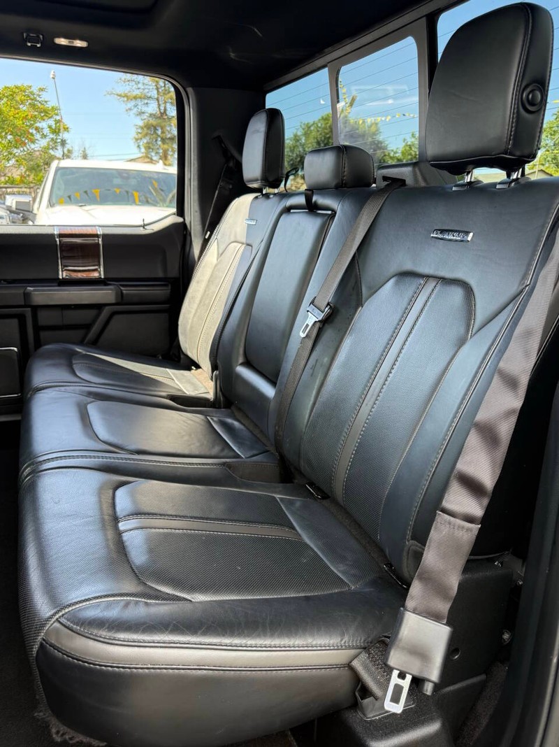 Ford F-150 Vehicle Full-screen Gallery Image 15