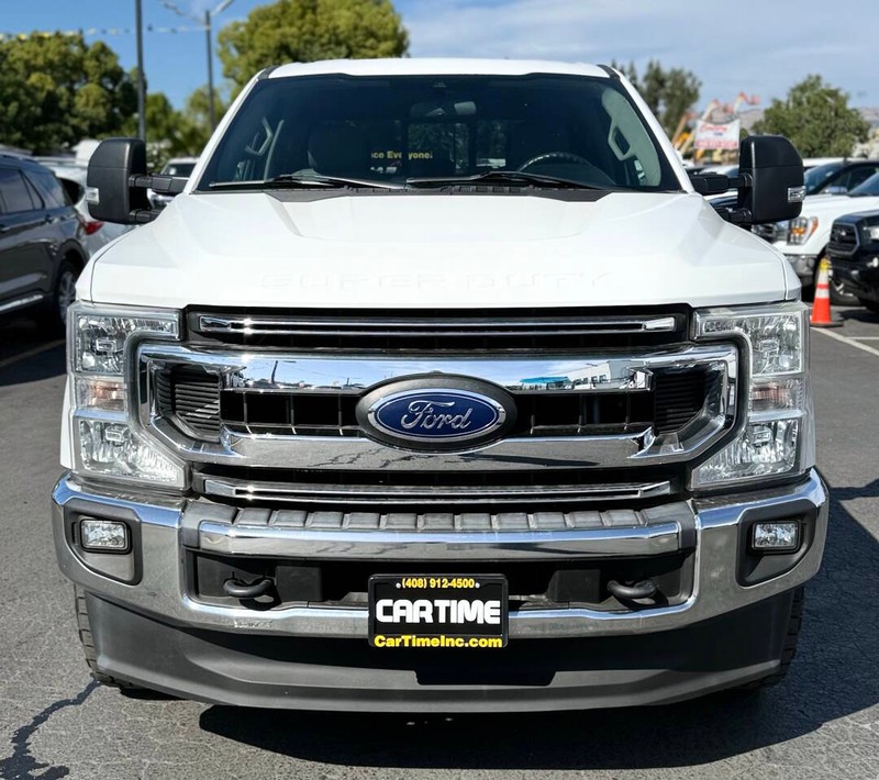 Ford Super Duty F-250 SRW Vehicle Full-screen Gallery Image 02