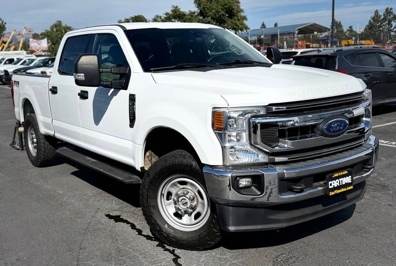 Ford Super Duty F-250 SRW Vehicle Full-screen Gallery Image 03