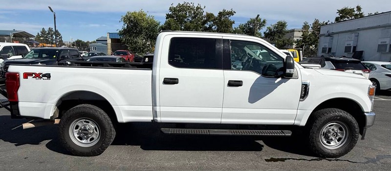 Ford Super Duty F-250 SRW Vehicle Full-screen Gallery Image 05