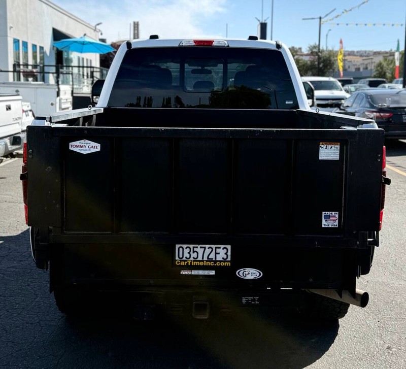 Ford Super Duty F-250 SRW Vehicle Full-screen Gallery Image 07