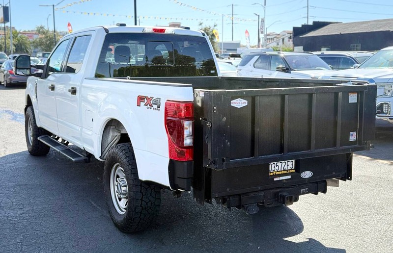 Ford Super Duty F-250 SRW Vehicle Full-screen Gallery Image 10