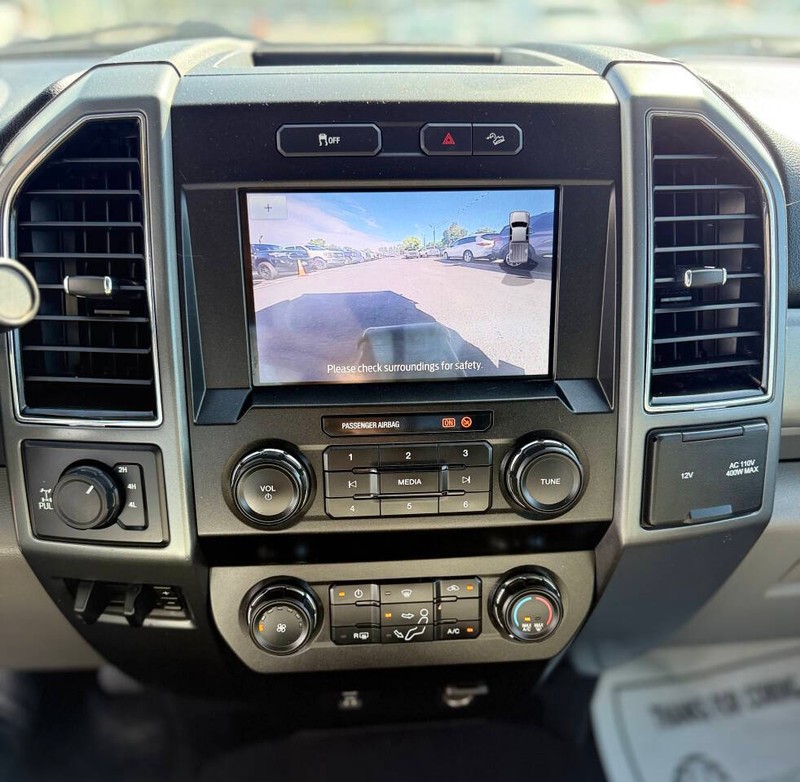 Ford Super Duty F-250 SRW Vehicle Full-screen Gallery Image 13