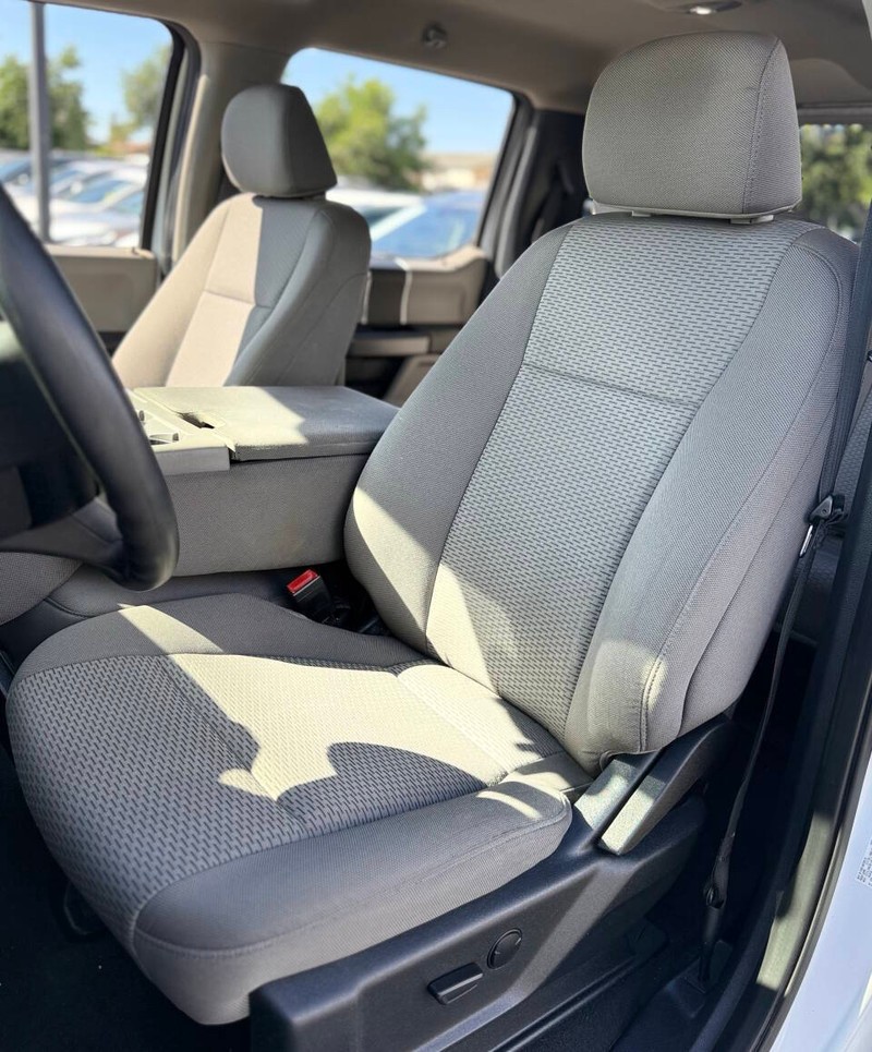 Ford Super Duty F-250 SRW Vehicle Full-screen Gallery Image 14
