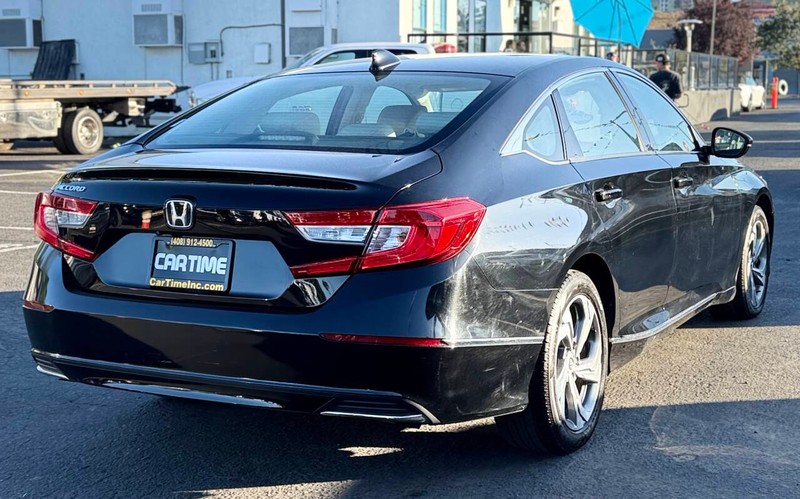 Honda Accord Sedan Vehicle Full-screen Gallery Image 05