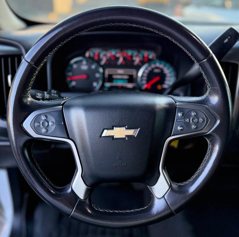 Chevrolet Silverado 1500 Vehicle Full-screen Gallery Image 10